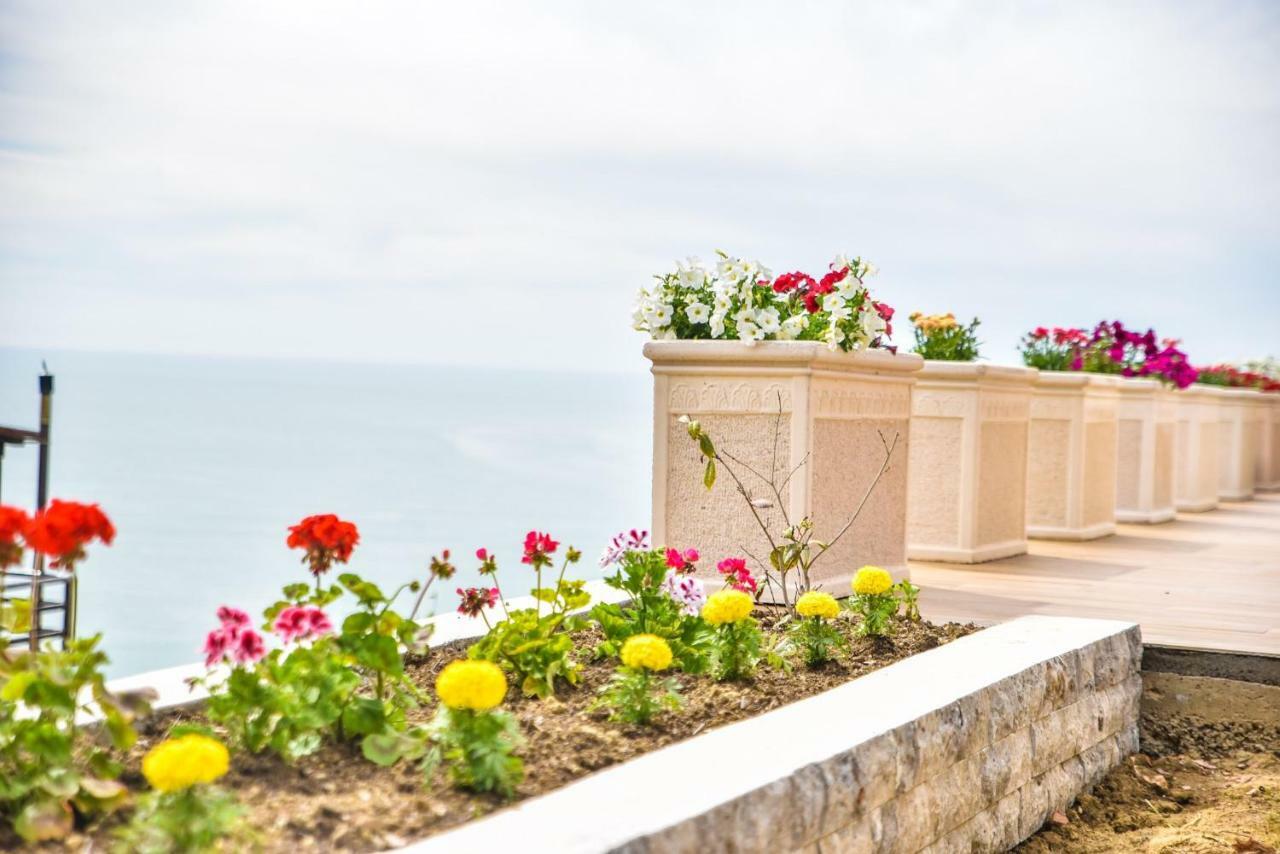 Apartments Blue Heaven Улцинь Екстер'єр фото